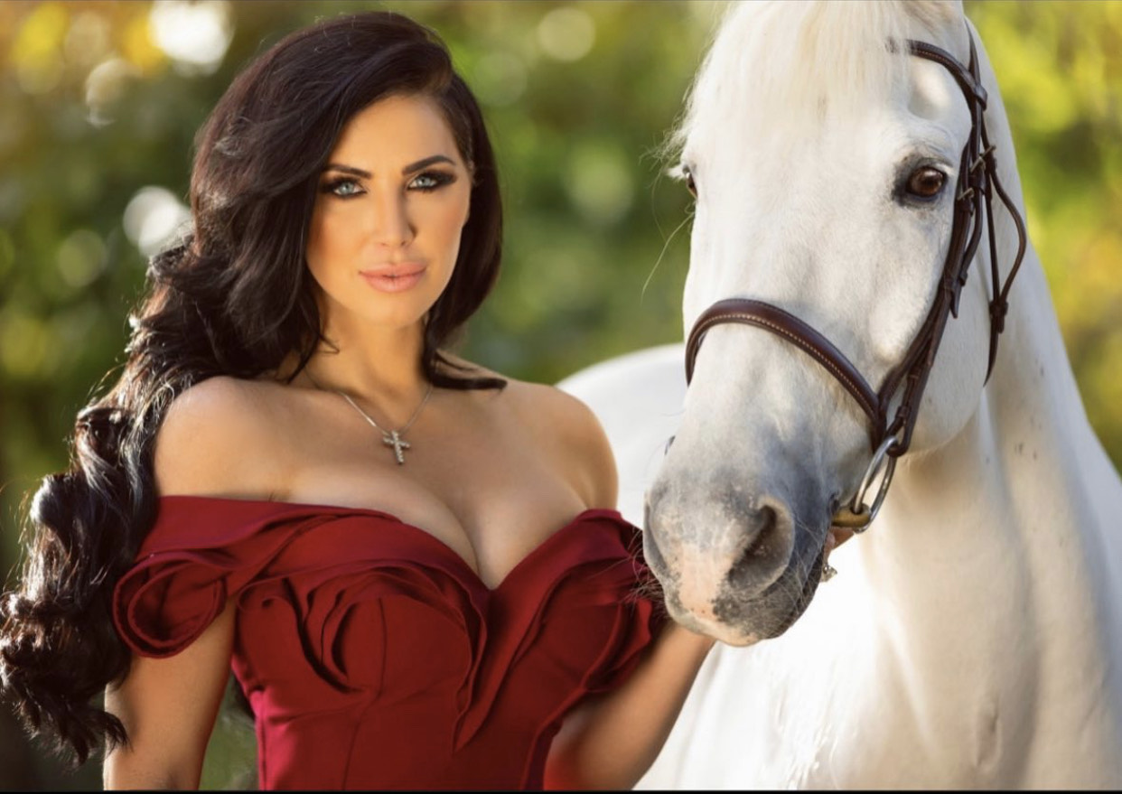 hendrik-jordaan-wife-jessica-jordaan-with-horse